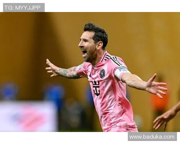 足球传奇人物纵横：从贝利到梅西的伟大时刻与传奇之路